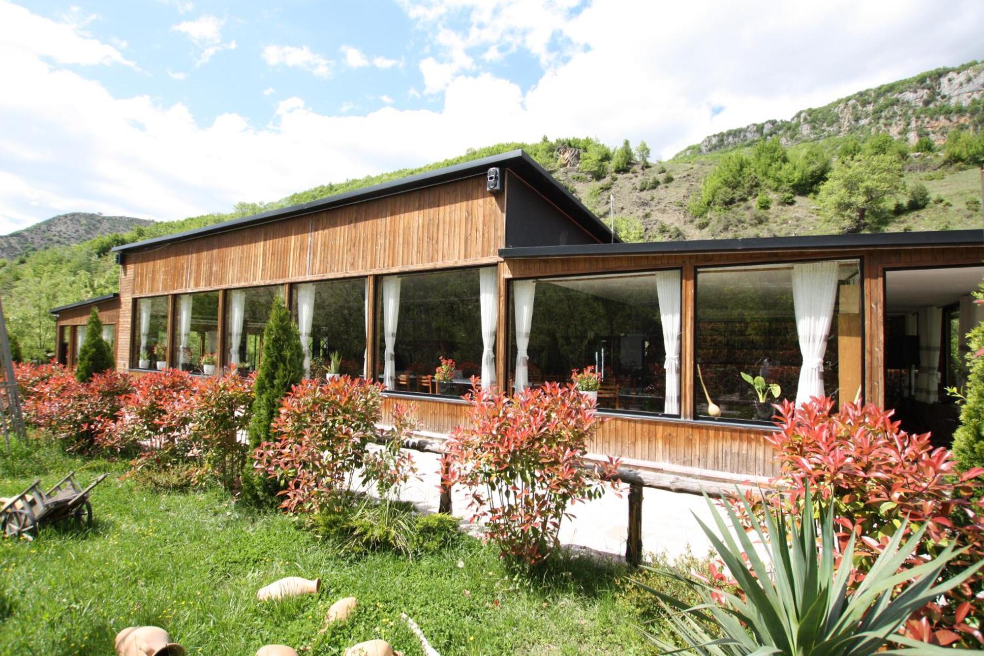 Villa Lugina E Shengjergjit ,Bujtinat Tirana Exterior foto