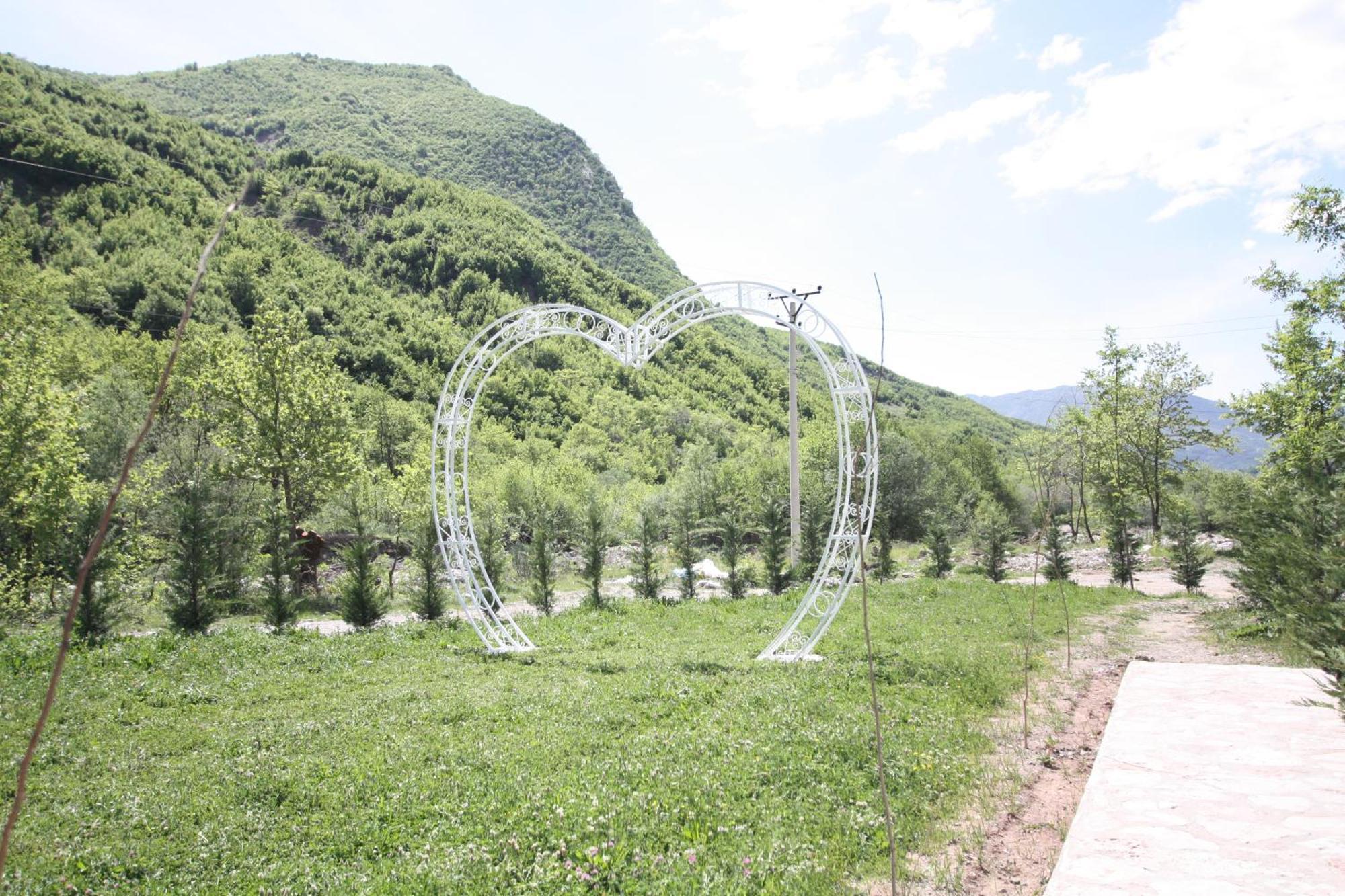 Villa Lugina E Shengjergjit ,Bujtinat Tirana Exterior foto